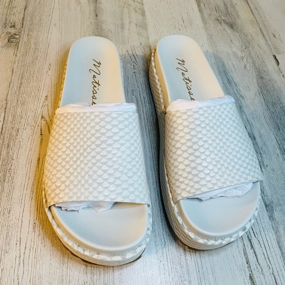 Matisse HIDEAWAY PLATFORM SLIDES NWT multiple sizes ORIGINAL BOX INCLUDED - Picture 6 of 7